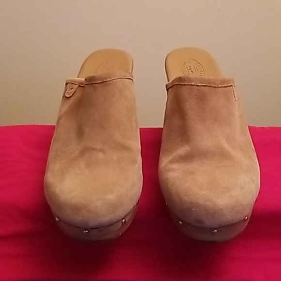 American Eagle - Picture 1 of 4